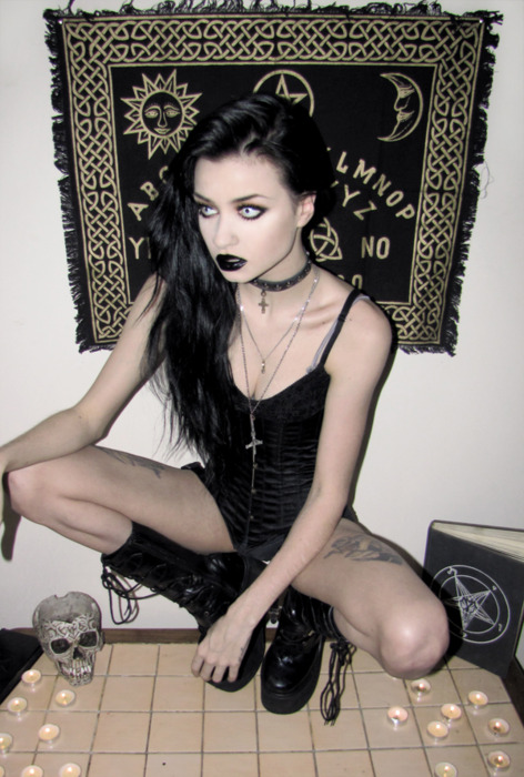 teen-witch-goth.jpg