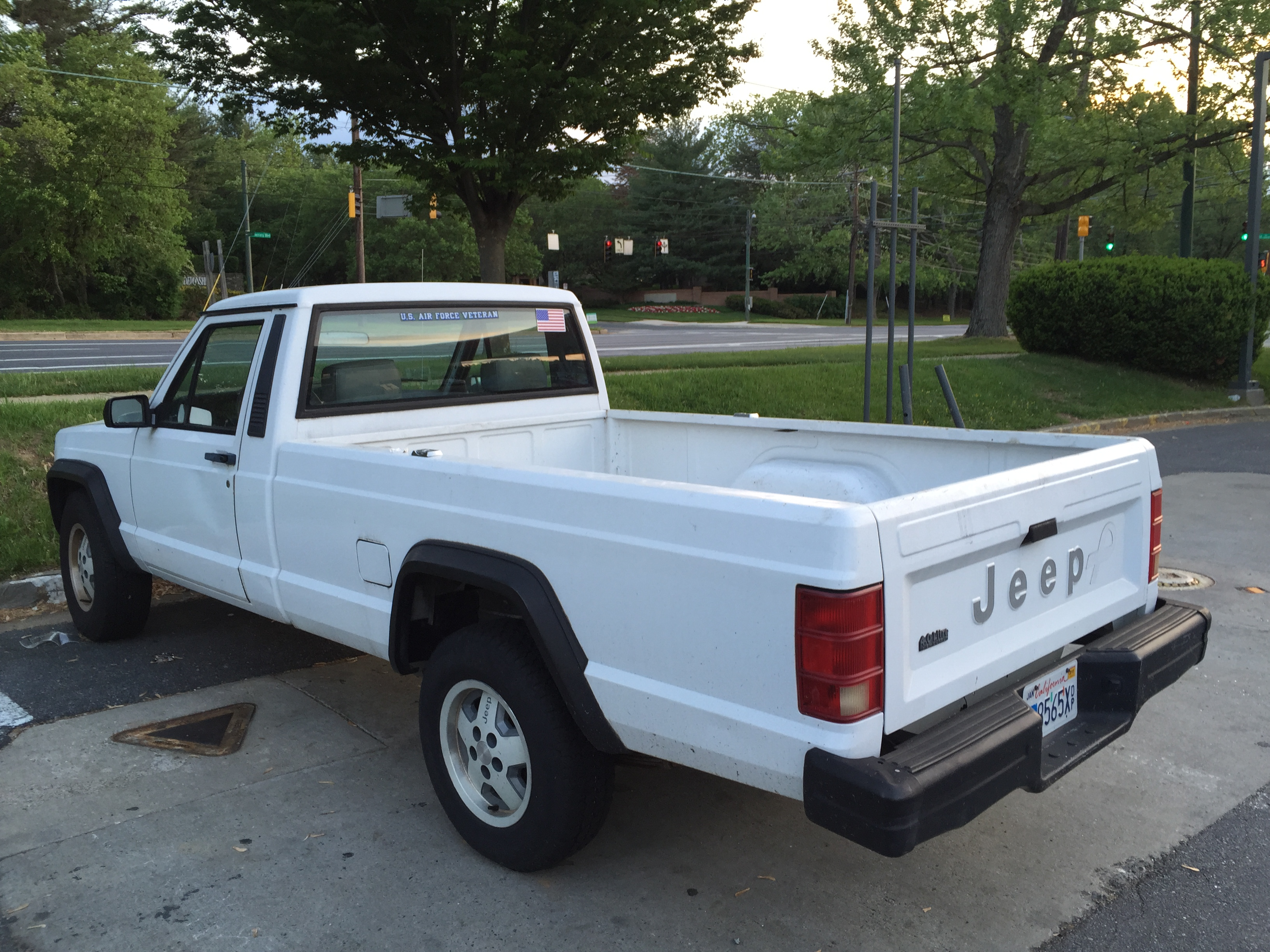 Jeep_Comanche_4.0L_High_Output_six_base_long-bed_model_MD-2.jpg